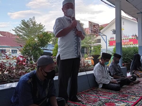 Sambutan Kepala SMAN 1 Kotabumi ( Drs.H.Aruji Kartawinata, M.Pdi ) dalam Kegiatan Buka Bersama Keluarga Besar SMAN 1 Kotabumi