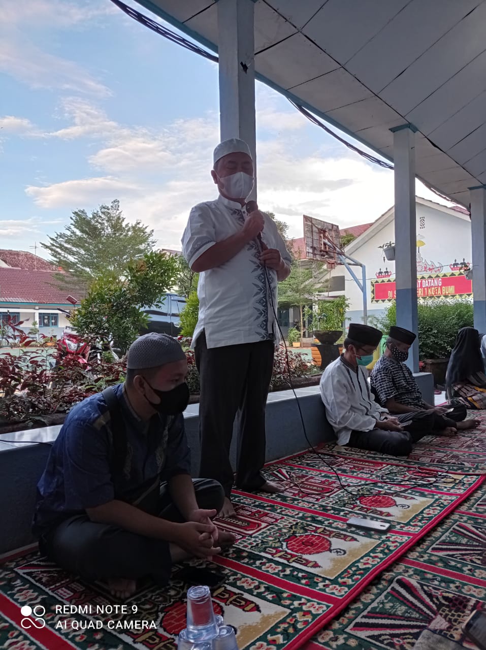 Sambutan Kepala SMAN 1 Kotabumi ( Drs.H.Aruji Kartawinata, M.Pdi ) dalam Kegiatan Buka Bersama Keluarga Besar SMAN 1 Kotabumi