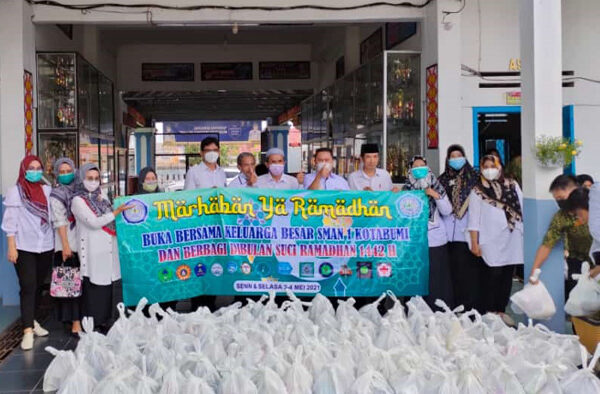 Buka bersama Keluarga Besar SMAN 1 Kotabumi dan Berbagi di Bulan Suci Ramadhan 1442 H