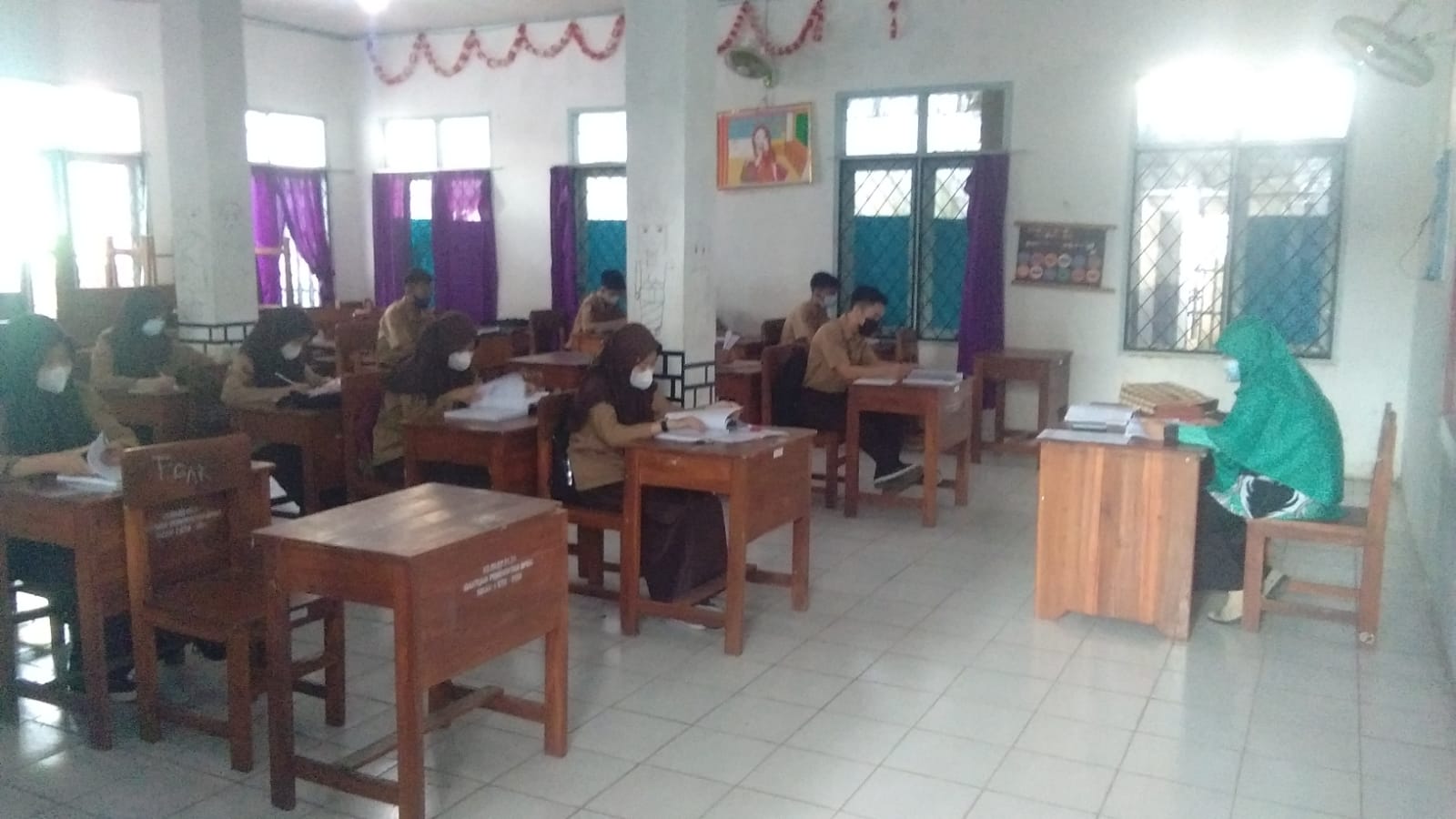 Kegiatan KBM Pertemuan Tatap Muka (PTM) terbatas dengan menerapkan Protokol Kesehatan di SMAN 1 Kotabumi