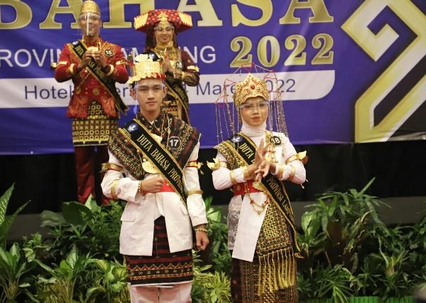 Vincent Alumni SMAN 1 Kotabumi juarai Busana Terbaik di Pemilihan Duta Bahasa Provinsi Lampung 2022 Vincent Alumni SMAN 1 Kotabumi juarai Busana Terbaik di Pemilihan Duta Bahasa Provinsi Lampung 2022