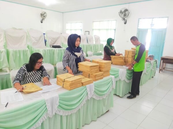 Persiapan Ujian oleh Panitia Ujian Akhir Semester Genap Tahun Ajaran 2021/2022 Persiapan Ujian oleh Panitia Ujian Akhir Semester Genap Tahun Ajaran 2021/2022