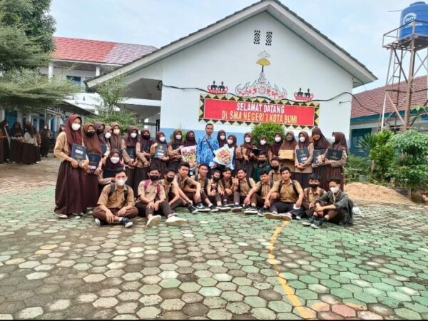 Pembagian Rapor Semester Genap T.A. 2021/2022 Peserta Didik SMA Negeri 1 Kotabumi Pembagian Rapor Semester Genap T.A. 2021/2022 Peserta Didik SMA Negeri 1 Kotabumi