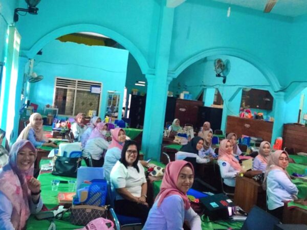 Literasi Digital di Sekolah, Guru-guru SMA Negeri 1 Kotabumi Ikuti Webinar Makin Cakap Digital 2022 Literasi Digital di Sekolah, Guru-guru SMA Negeri 1 Kotabumi Ikuti Webinar Makin Cakap Digital 2022