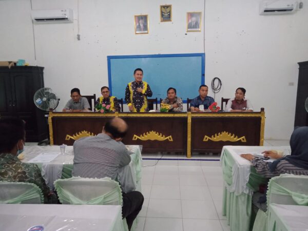 Rapat Komite Sekolah Bersama Wali Siswa dan Pimpinan Sekolah Rapat Komite Sekolah Bersama Wali Siswa dan Pimpinan Sekolah