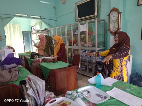Pertemuan Darma Wanita di SMA Negeri 1 Kotabumi Pertemuan Darma Wanita di SMA Negeri 1 Kotabumi