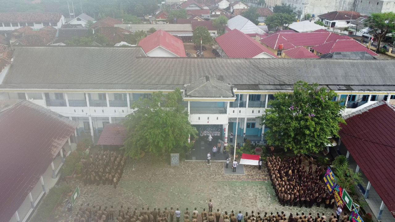 Sambut Hari Guru Nasional, SMAN 1 Kotabumi Adakan Upacara Bendera