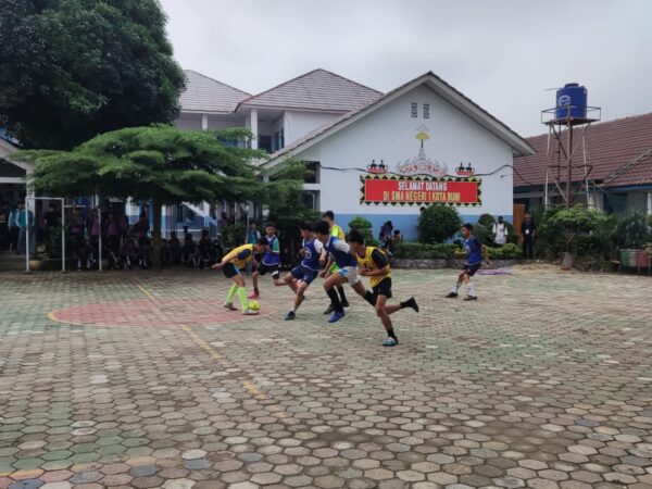 Jelang Pembagian Raport, Siswa SMAN 1 Kotabumi Adakan Class Meeting Beragam Lomba Jelang Pembagian Raport, Siswa SMAN 1 Kotabumi Adakan Class Meeting Beragam Lomba