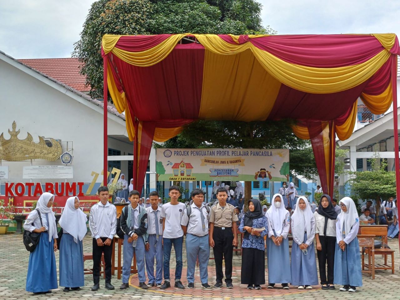 Pementasan Drama Bertema Bullying dalam Gelar Karya P5 SMAN 1 Kotabumi Pementasan Drama Bertema Bullying dalam Gelar Karya P5 SMAN 1 Kotabumi