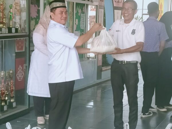 Menyemai Kebaikan di Bulan Penuh Berkah, Bakti Sosial SMAN 1 Kotabumi Untuk Sesama