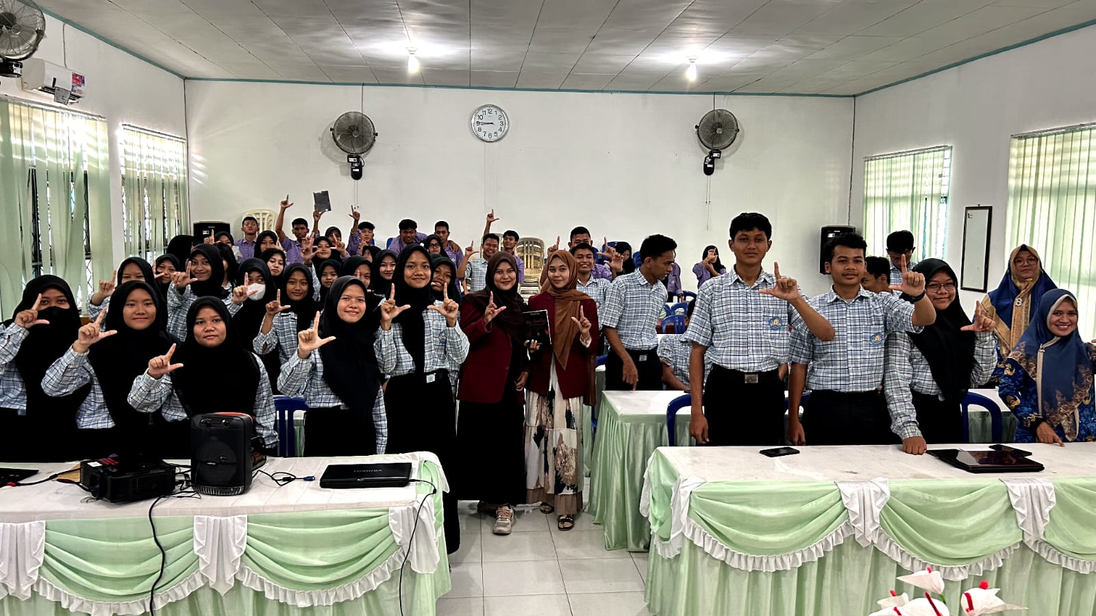 Tingkatkan Intelektual, SMAN 1 Kotabumi Adakan Bedah Buku di Sekolah Tingkatkan Intelektual, SMAN 1 Kotabumi Adakan Bedah Buku di Sekolah