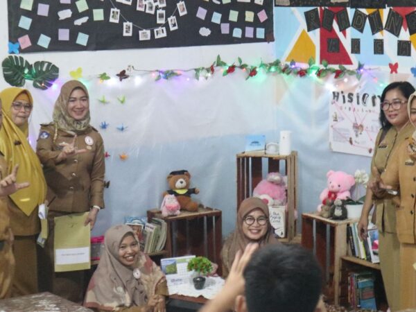 SMA Negeri 1 Kotabumi Sukses Menyambut Tim Penilai Lomba Gerakan Literasi Sekolah SMA Negeri 1 Kotabumi Sukses Menyambut Tim Penilai Lomba Gerakan Literasi Sekolah