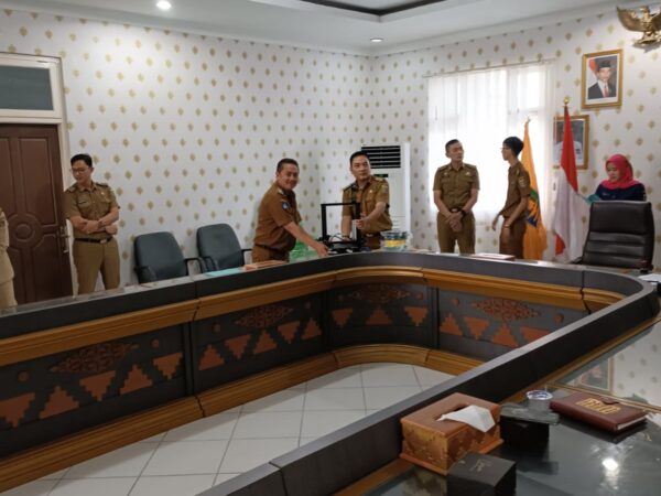 SMAN 1 Kotabumi Terima Bantuan Pendukung Program Double Track Smart School Lampung Berjaya SMAN 1 Kotabumi Terima Bantuan Pendukung Program Double Track Smart School Lampung Berjaya