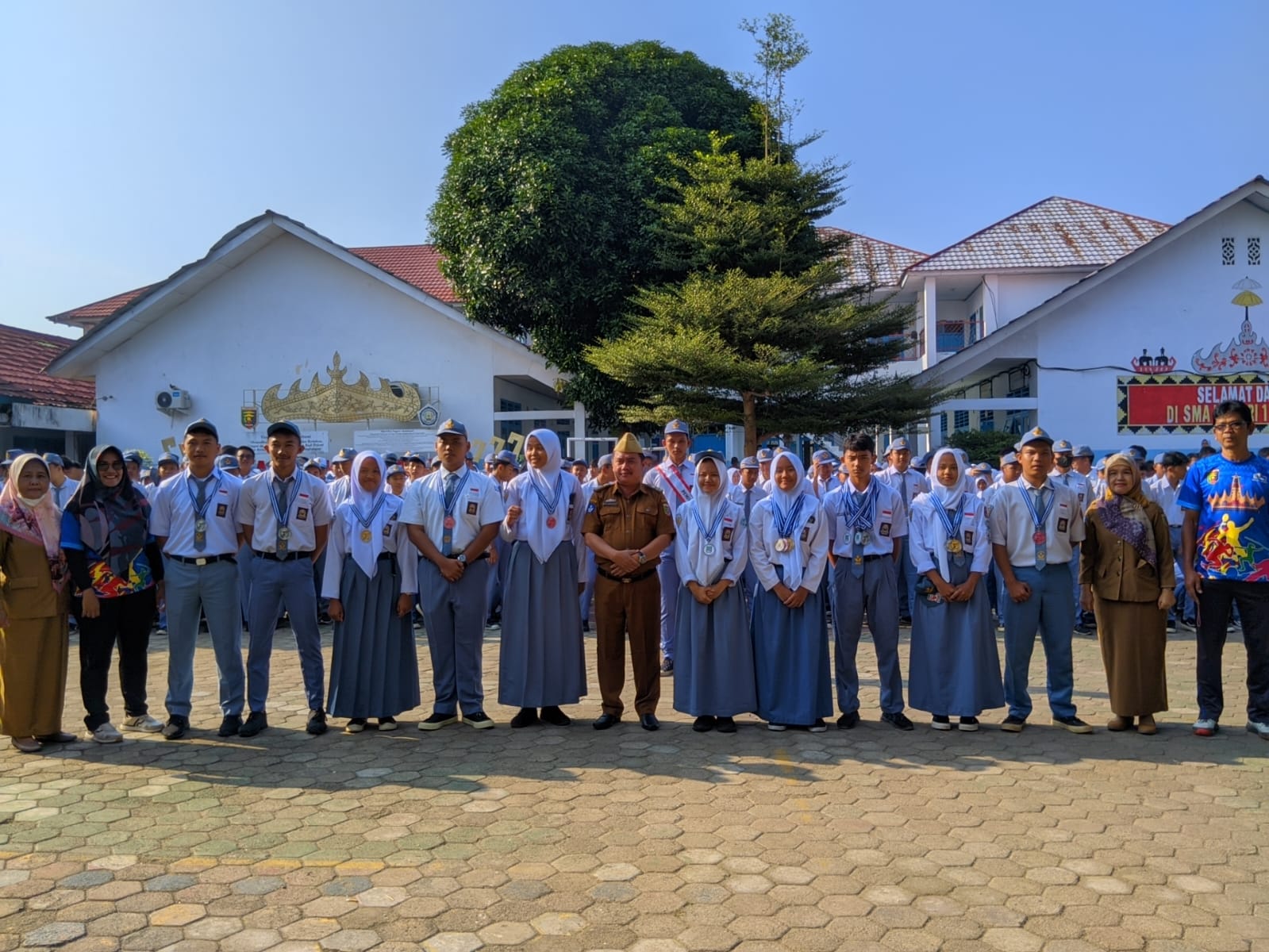 Upacara Bendera dan Penyerahan Medali O2SN: SMAN 1 Kotabumi Juara Karate, Renang, dan Tapak Suci