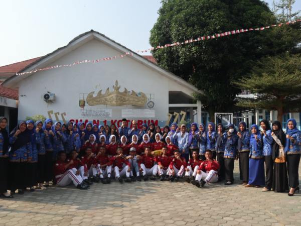 SMAN 1 Kotabumi Memperingati HUT RI ke-78 dengan Khidmat Melalui Upacara Bendera SMAN 1 Kotabumi Memperingati HUT RI ke-78 dengan Khidmat Melalui Upacara Bendera