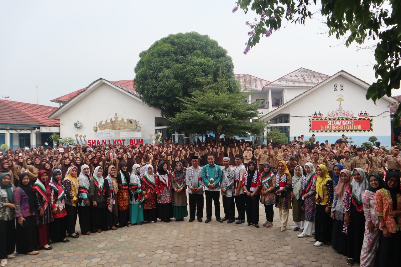 SMA Negeri 1 Kotabumi Menyuarakan Kemanusiaan Melalui Tabligh Akbar dan Solidaritas untuk Palestina SMA Negeri 1 Kotabumi Menyuarakan Kemanusiaan Melalui Tabligh Akbar dan Solidaritas untuk Palestina