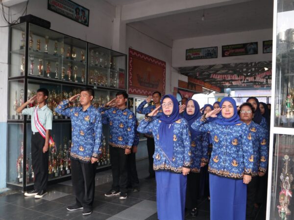SMA Negeri 1 Kotabumi Peringati Hari Pendidikan Nasional dengan Upacara Bendera SMA Negeri 1 Kotabumi Peringati Hari Pendidikan Nasional dengan Upacara Bendera