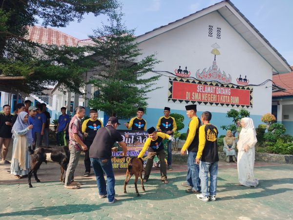SMA Negeri 1 Kotabumi Adakan Penyembelihan Kurban dan Pembelajaran Penyembelihan Hewan Kurban SMA Negeri 1 Kotabumi Adakan Penyembelihan Kurban dan Pembelajaran Penyembelihan Hewan Kurban