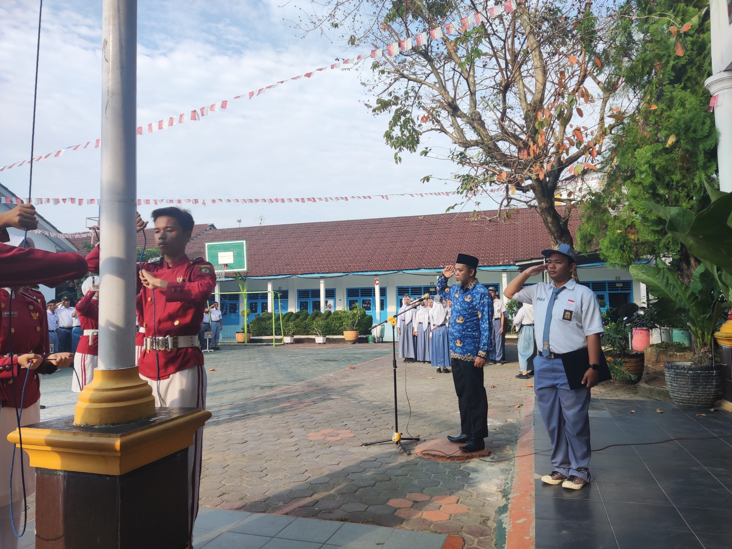 Upacara Bendera Peringatan HUT ke-79 RI di SMA Negeri 1 Kotabumi Berlangsung Penuh Khidmat Upacara Bendera Peringatan HUT ke-79 RI di SMA Negeri 1 Kotabumi Berlangsung Penuh Khidmat