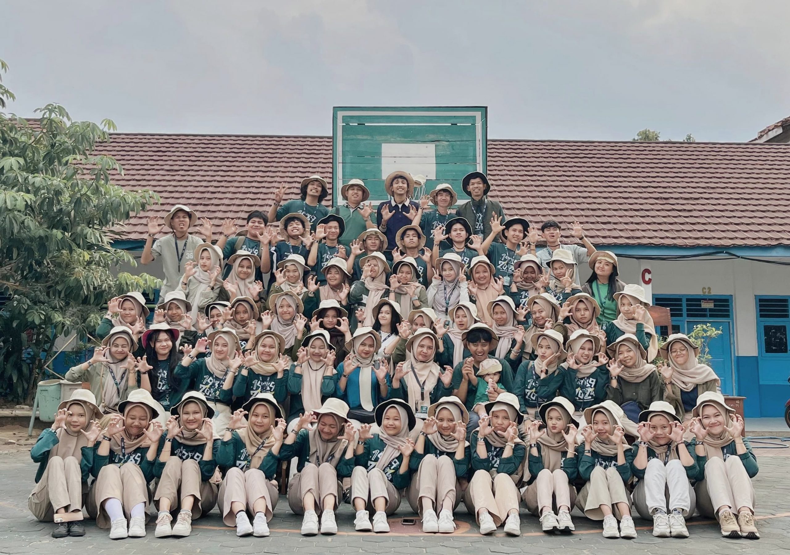 Anggota PMR SMAN 1 Kotabumi Rayakan Anniversary PMR Mandala ke-35 dengan Meriah Anggota PMR SMAN 1 Kotabumi Rayakan Anniversary PMR Mandala ke-35 dengan Meriah