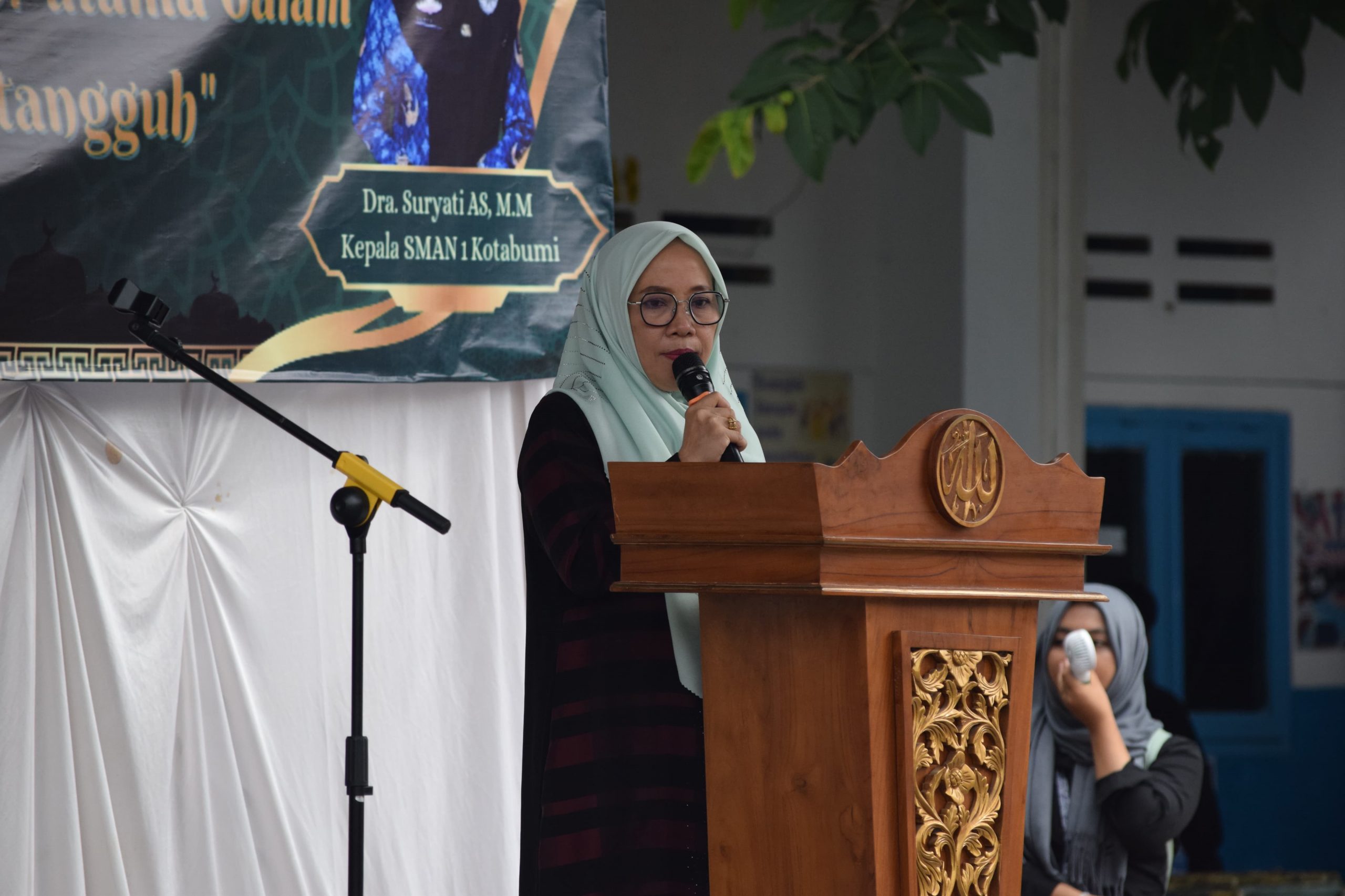 Peringatan Maulid Nabi 2024/1446 H di SMA Negeri 1 Kotabumi: Rasulullah sebagai Motivator Utama dalam Membangun Generasi Tangguh Peringatan Maulid Nabi 2024/1446 H di SMA Negeri 1 Kotabumi: Rasulullah sebagai Motivator Utama dalam Membangun Generasi Tangguh