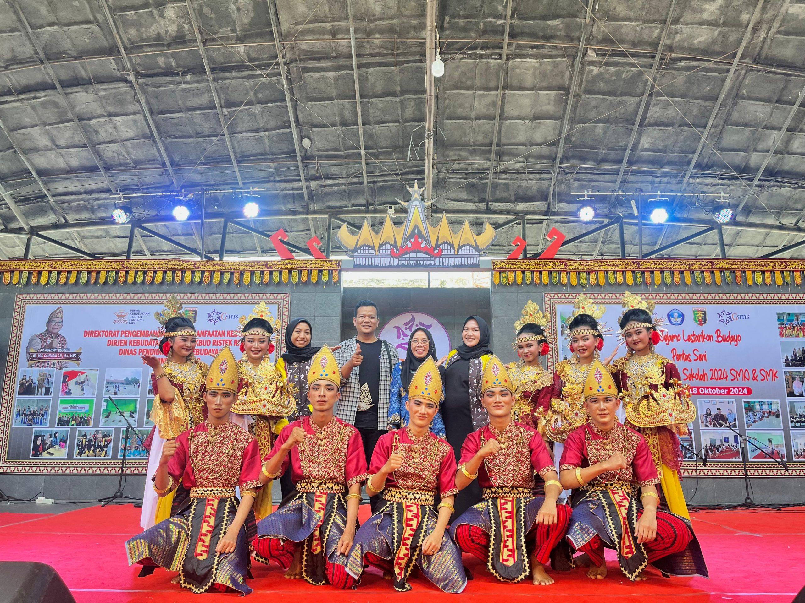 Siswa SMA Negeri 1 Kotabumi Bersinar di Pentas Seni Gerakan Seniman Masuk Sekolah 2024 Siswa SMA Negeri 1 Kotabumi Bersinar di Pentas Seni Gerakan Seniman Masuk Sekolah 2024