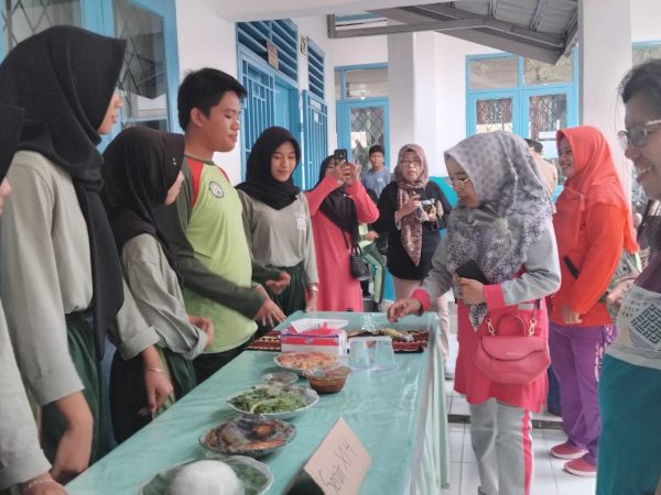 Hari Kedua Panen Karya P5 SMA Negeri 1 Kotabumi Hari Kedua Panen Karya P5 SMA Negeri 1 Kotabumi