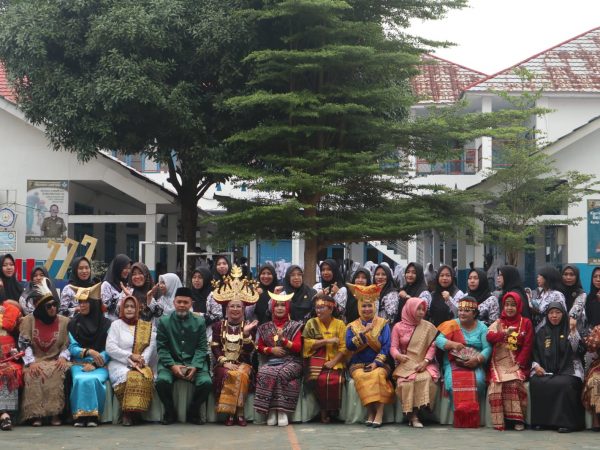 SMA Negeri 1 Kotabumi Gelar Upacara Bendera dan Perayaan Hari Guru Nasional 2024