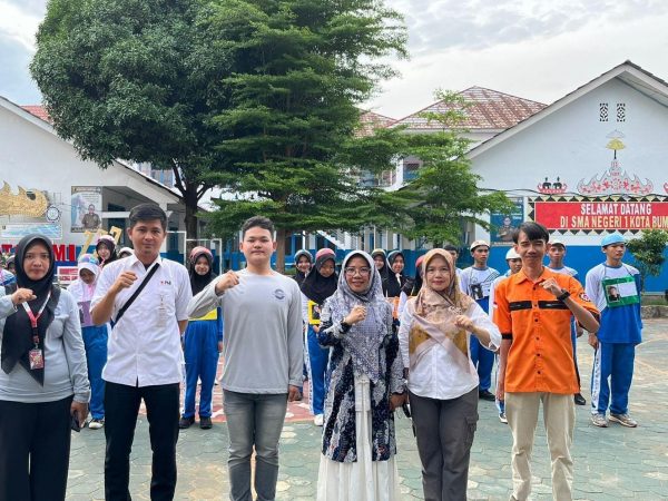 Kegiatan Diklat Ekstrakurikuler PMR SMA Negeri 1 Kotabumi: Menumbuhkan Kepedulian Sosial dan Keterampilan Kesehatan Kegiatan Diklat Ekstrakurikuler PMR SMA Negeri 1 Kotabumi: Menumbuhkan Kepedulian Sosial dan Keterampilan Kesehatan