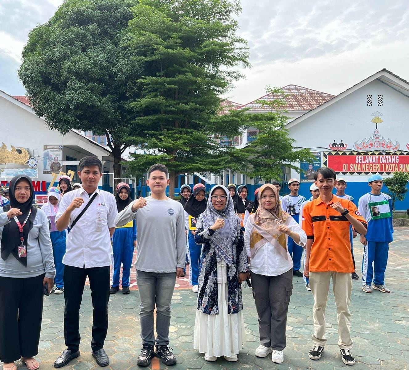 Kegiatan Diklat Ekstrakurikuler PMR SMA Negeri 1 Kotabumi: Menumbuhkan Kepedulian Sosial dan Keterampilan Kesehatan Kegiatan Diklat Ekstrakurikuler PMR SMA Negeri 1 Kotabumi: Menumbuhkan Kepedulian Sosial dan Keterampilan Kesehatan