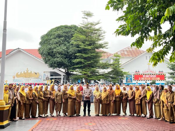 Gelar Upacara Rutin Dengan Pembina dari Polres Lampung Utara, SMAN 1 Kotabumi Tegaskan Kedisiplinan Gelar Upacara Rutin Dengan Pembina dari Polres Lampung Utara, SMAN 1 Kotabumi Tegaskan Kedisiplinan