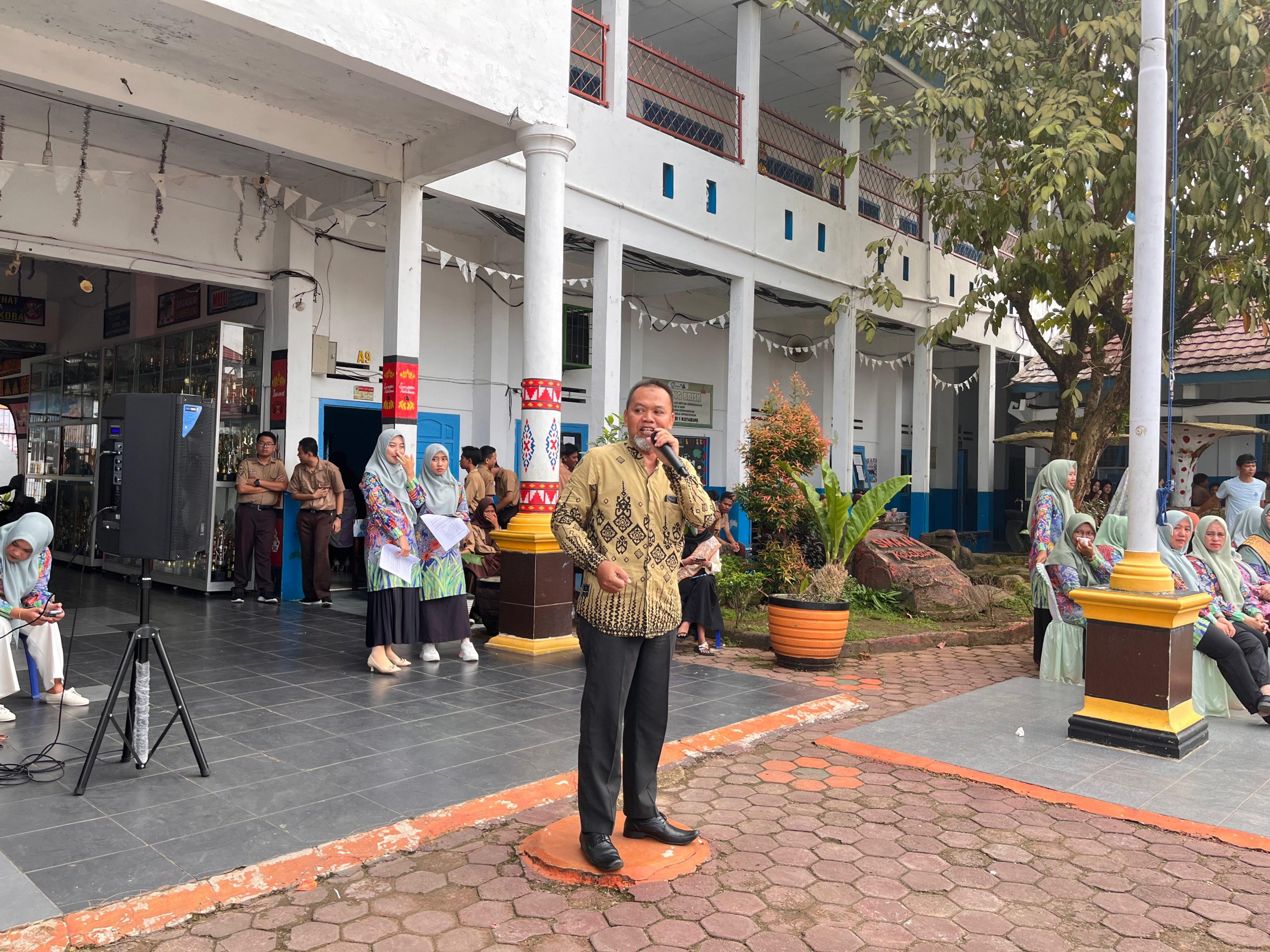 SMAN 1 Kotabumi Gelar Karya P5: Wujudkan Gaya Hidup Berkelanjutan dan Semangat Bhineka Tunggal Ika SMAN 1 Kotabumi Gelar Karya P5: Wujudkan Gaya Hidup Berkelanjutan dan Semangat Bhineka Tunggal Ika