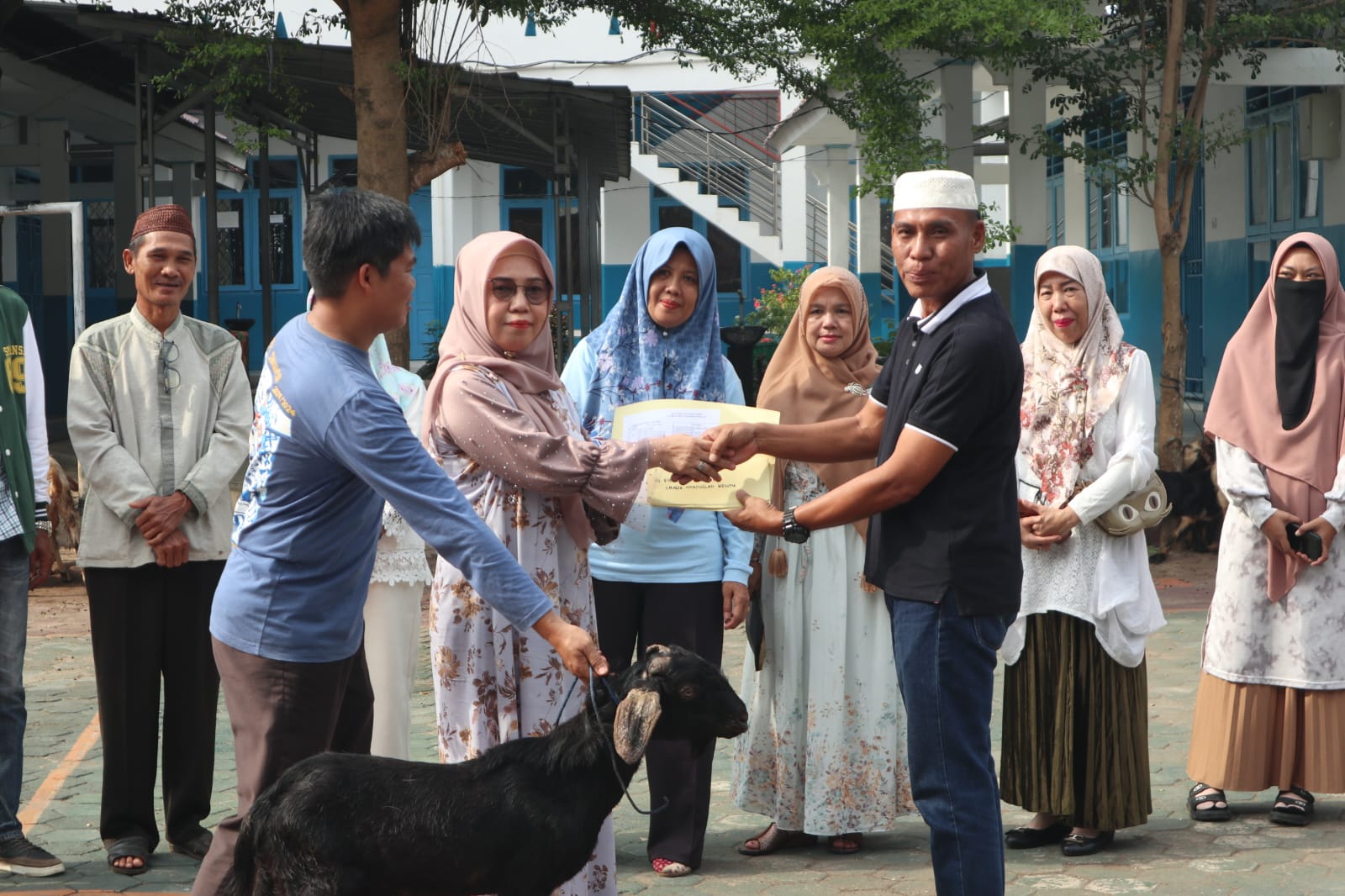 Khidmat dan Penuh Makna, SMAN 1 Kotabumi Gelar Pelaksanaan Iduladha 1446 H Khidmat dan Penuh Makna, SMAN 1 Kotabumi Gelar Pelaksanaan Iduladha 1446 H