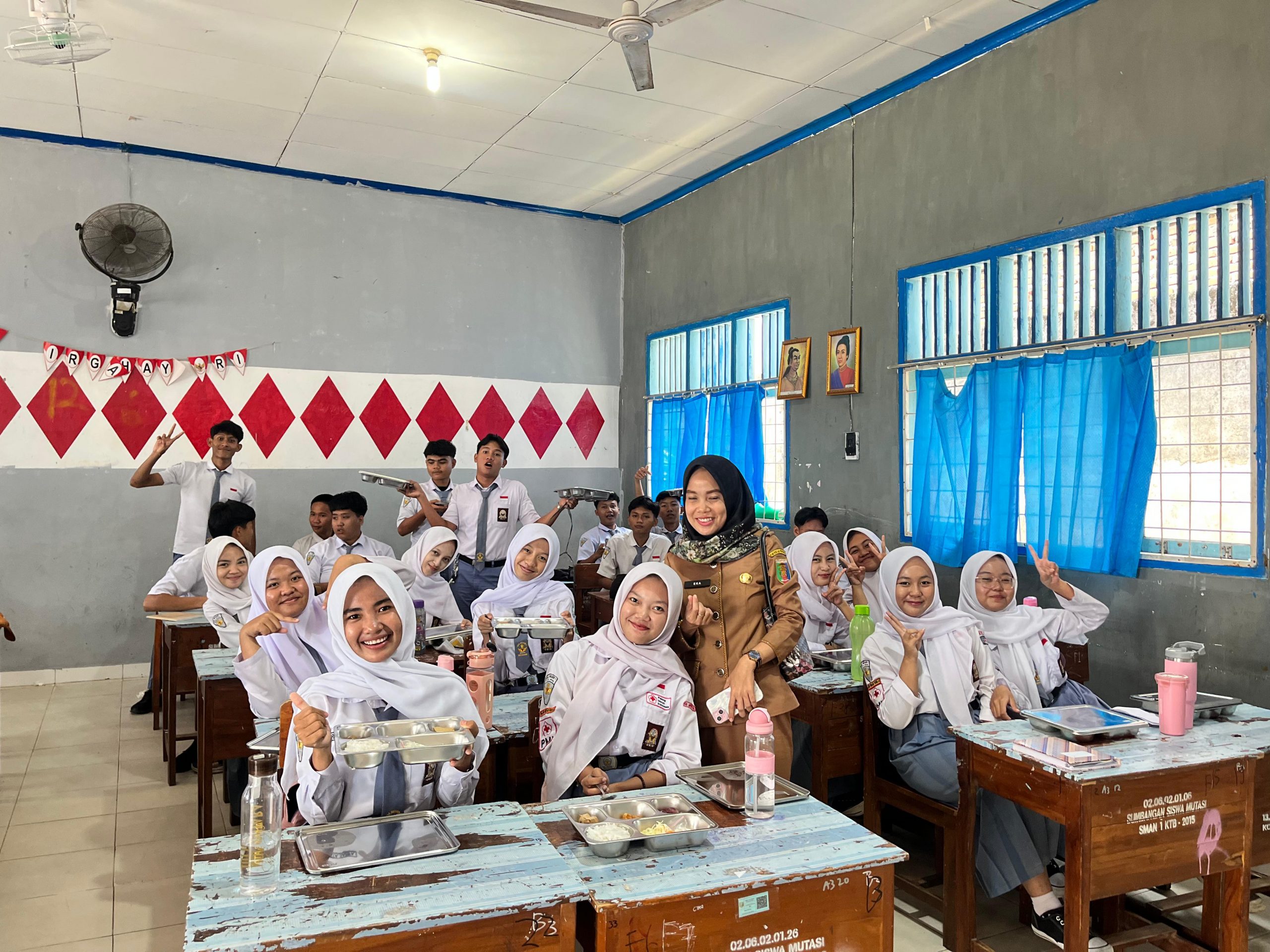 SMAN 1 Kotabumi Sambut Program MBG dengan Antusias, Siswa Nikmati Makanan Bergizi Gratis SMAN 1 Kotabumi Sambut Program MBG dengan Antusias, Siswa Nikmati Makanan Bergizi Gratis